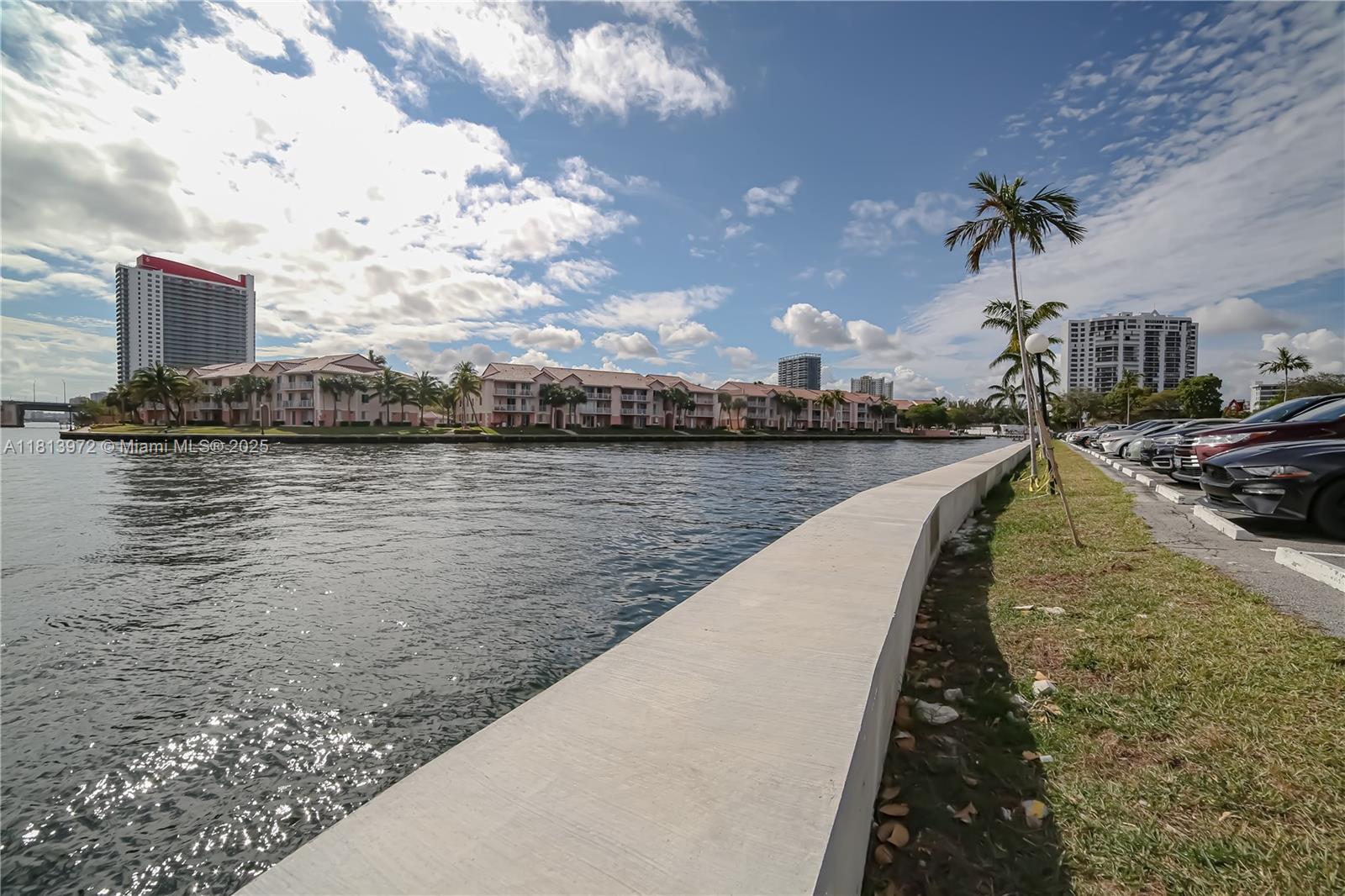 200 LESLIE CONDO - Residential