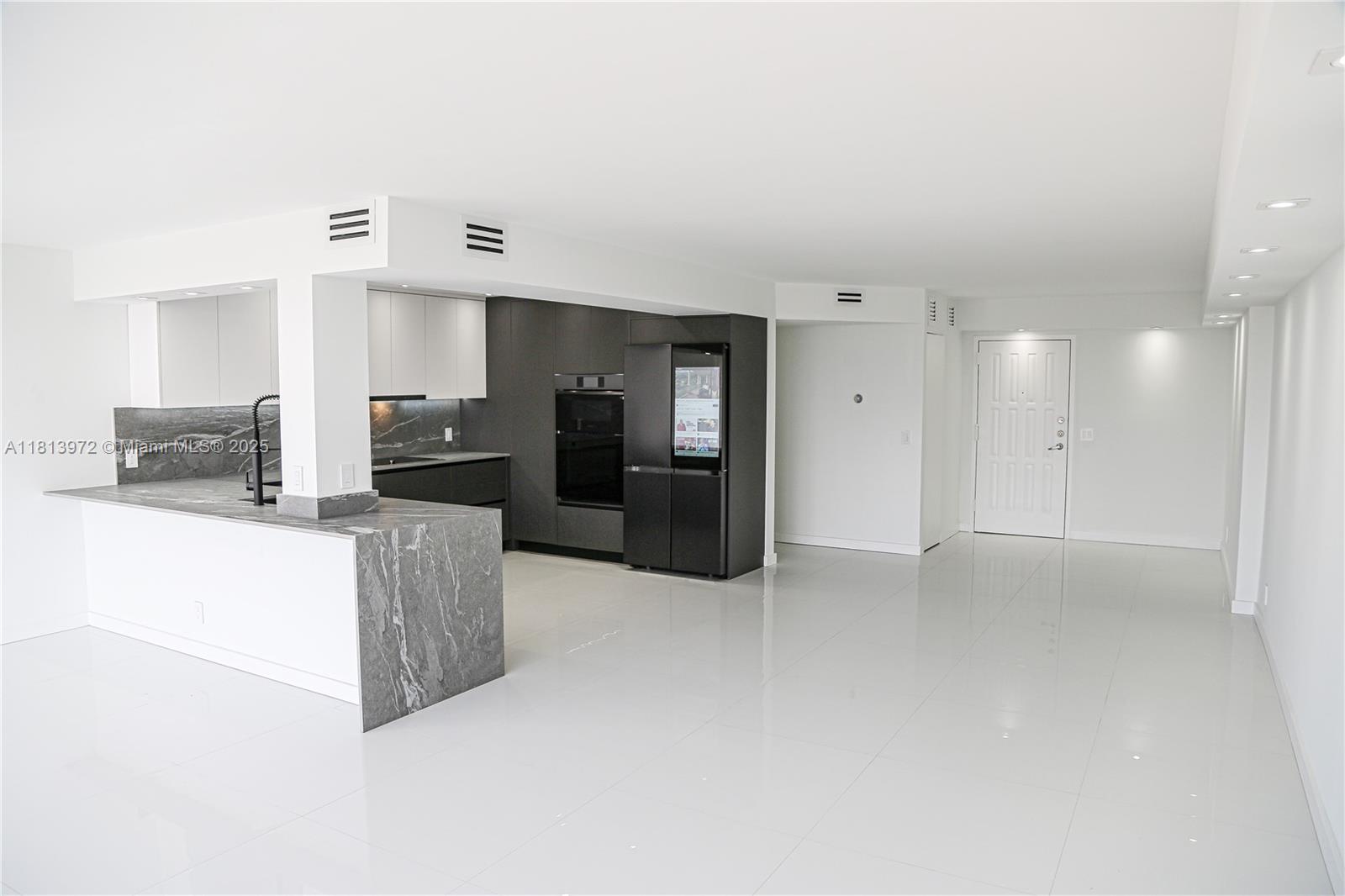 200 LESLIE CONDO - Residential