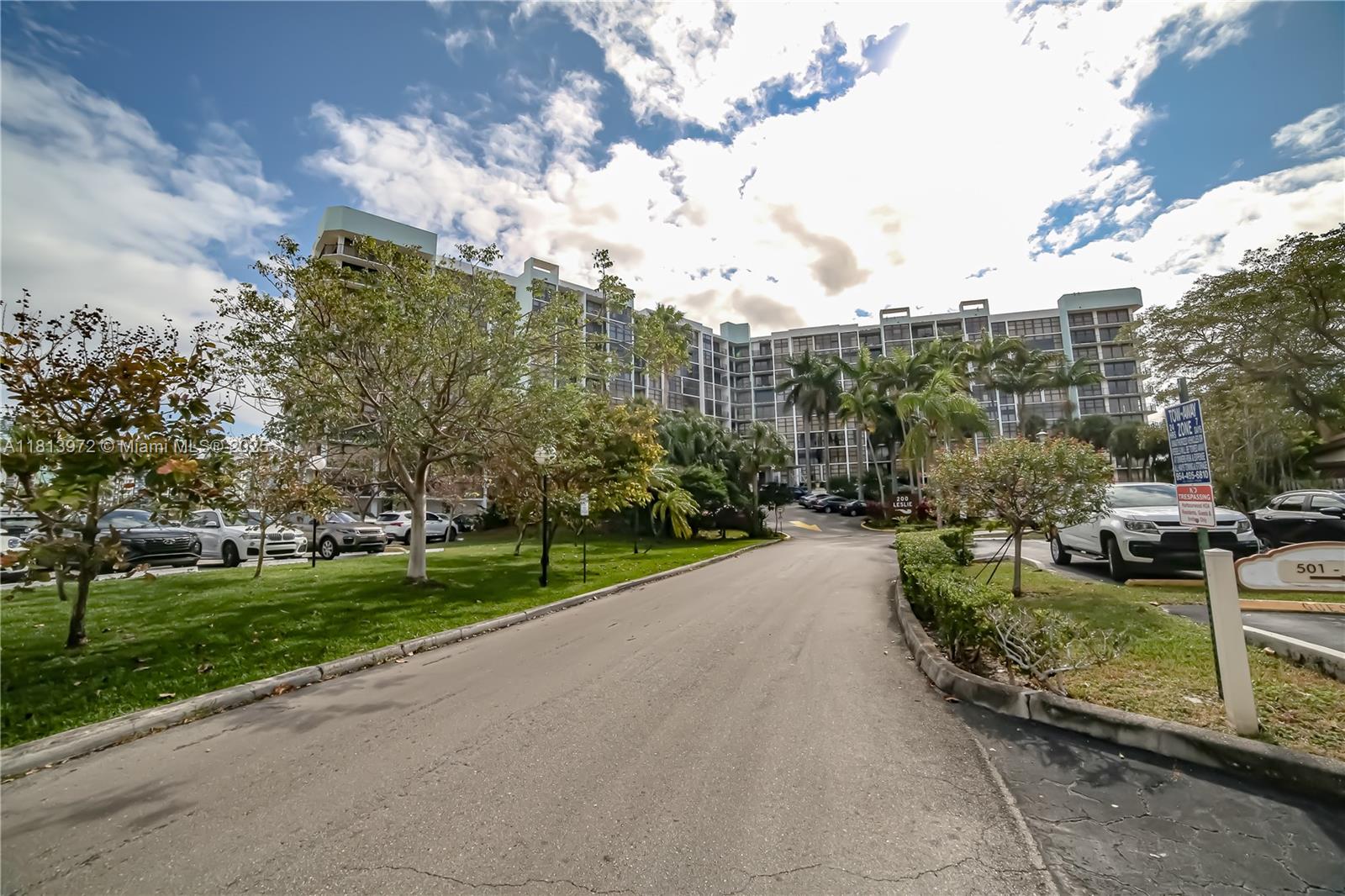 200 LESLIE CONDO - Residential