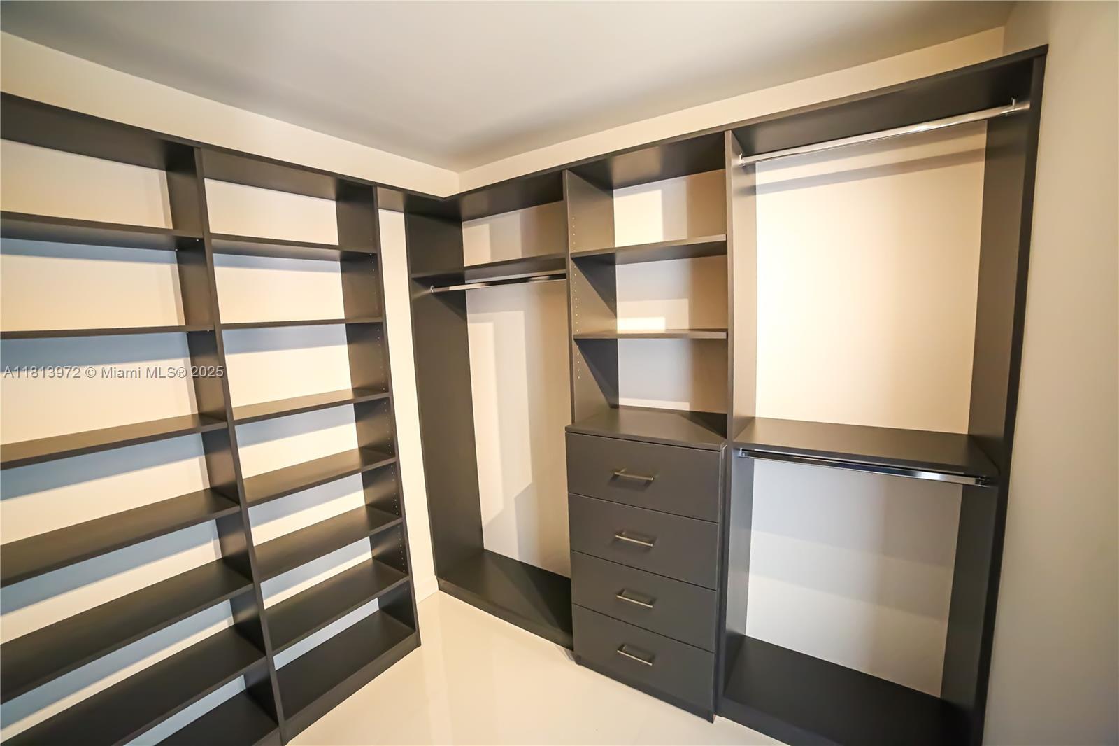 200 LESLIE CONDO - Residential