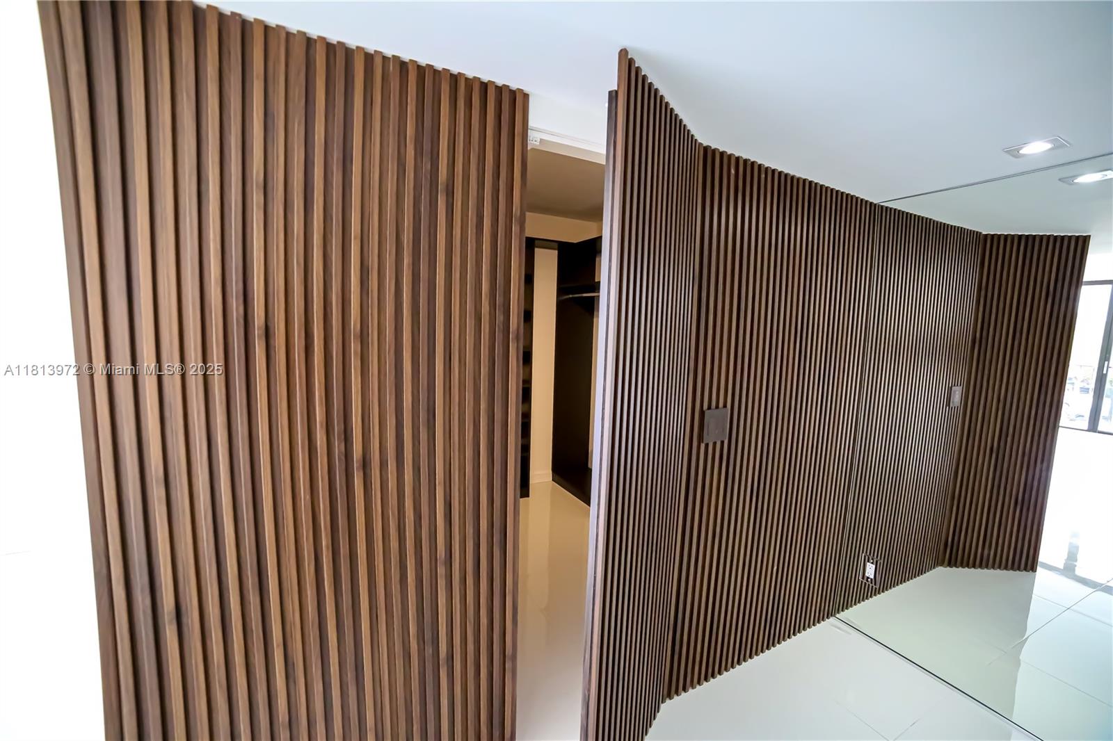 200 LESLIE CONDO - Residential