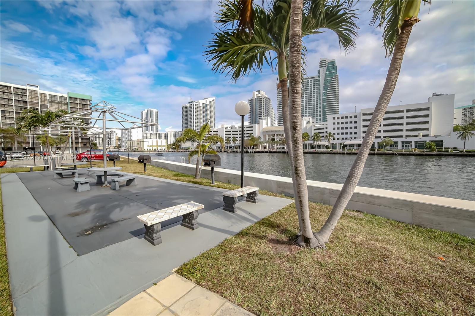 200 LESLIE CONDO - Residential