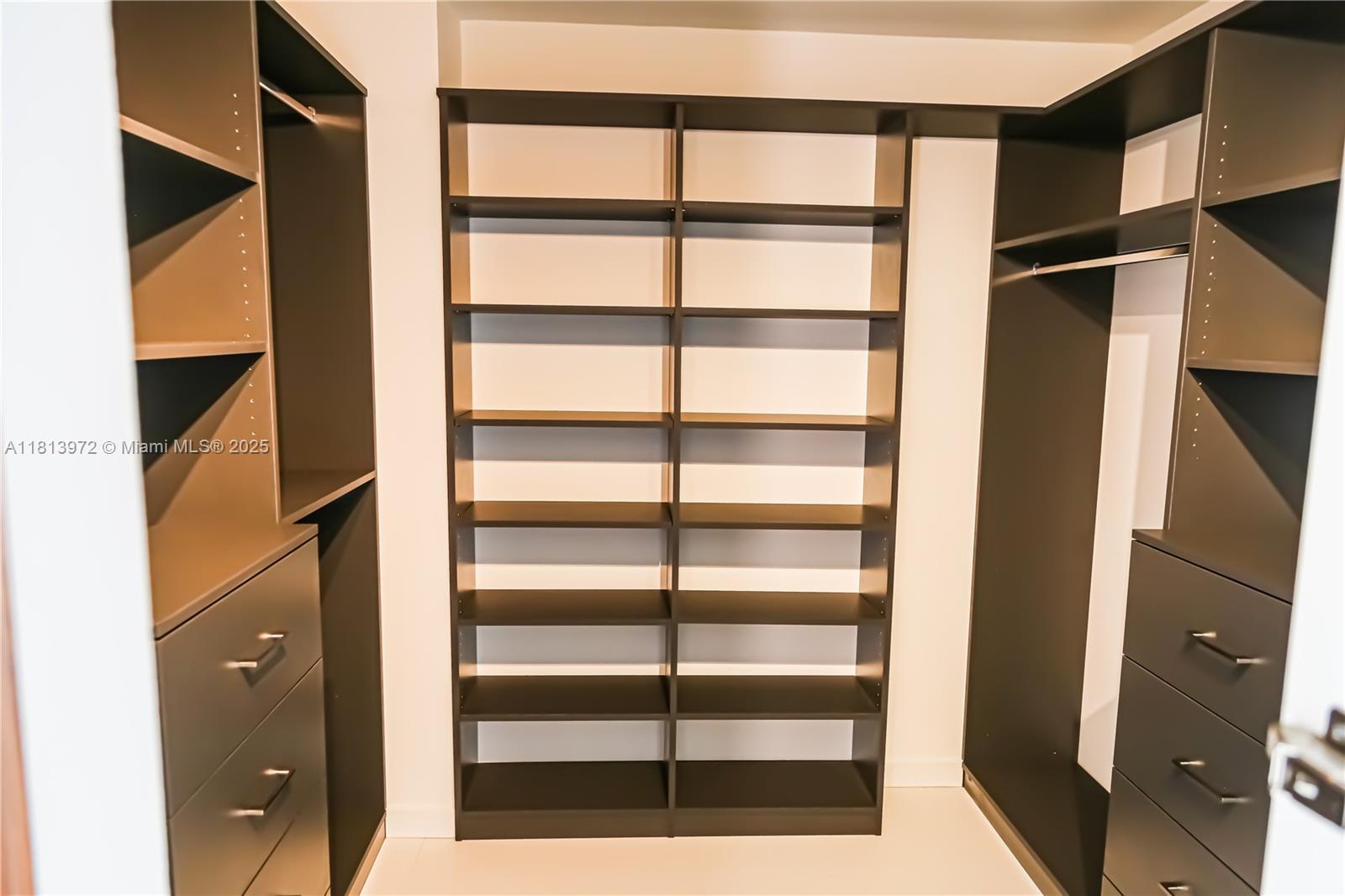 200 LESLIE CONDO - Residential