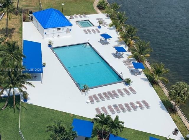 200 LESLIE CONDO - Residential