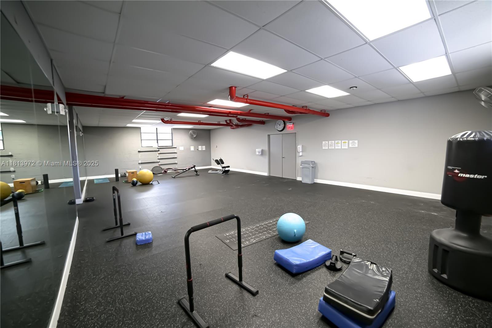 200 LESLIE CONDO - Residential