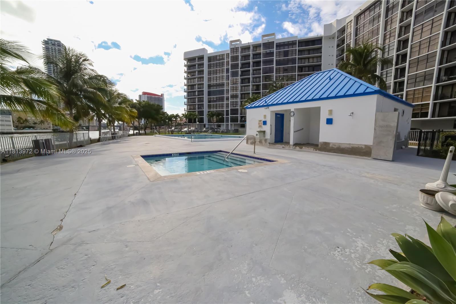 200 LESLIE CONDO - Residential