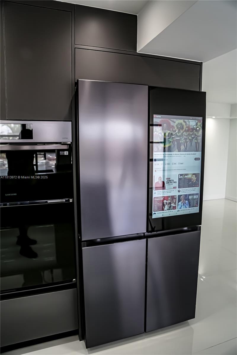 200 LESLIE CONDO - Residential