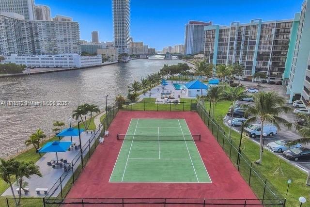 200 LESLIE CONDO - Residential