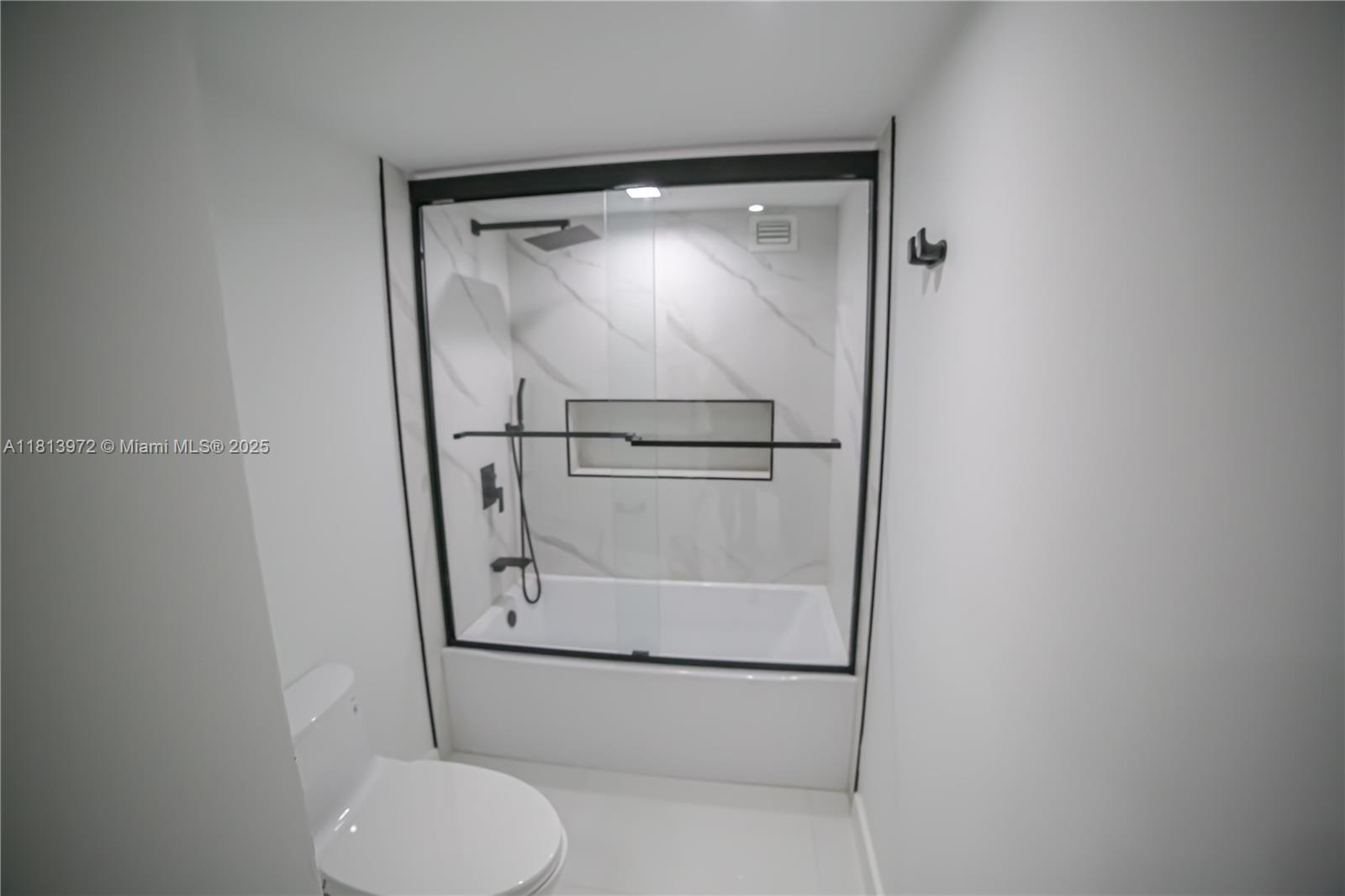 200 LESLIE CONDO - Residential