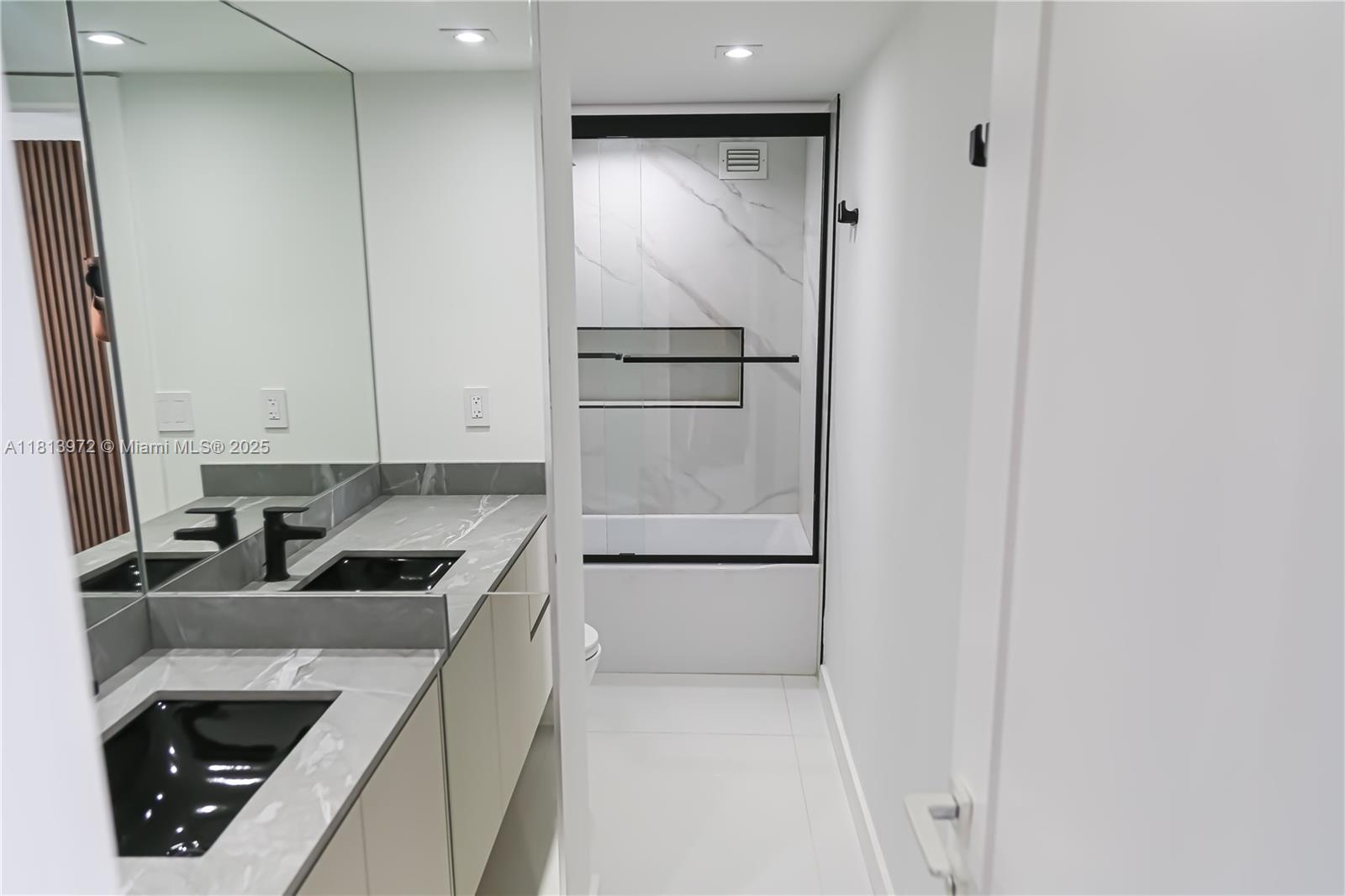 200 LESLIE CONDO - Residential