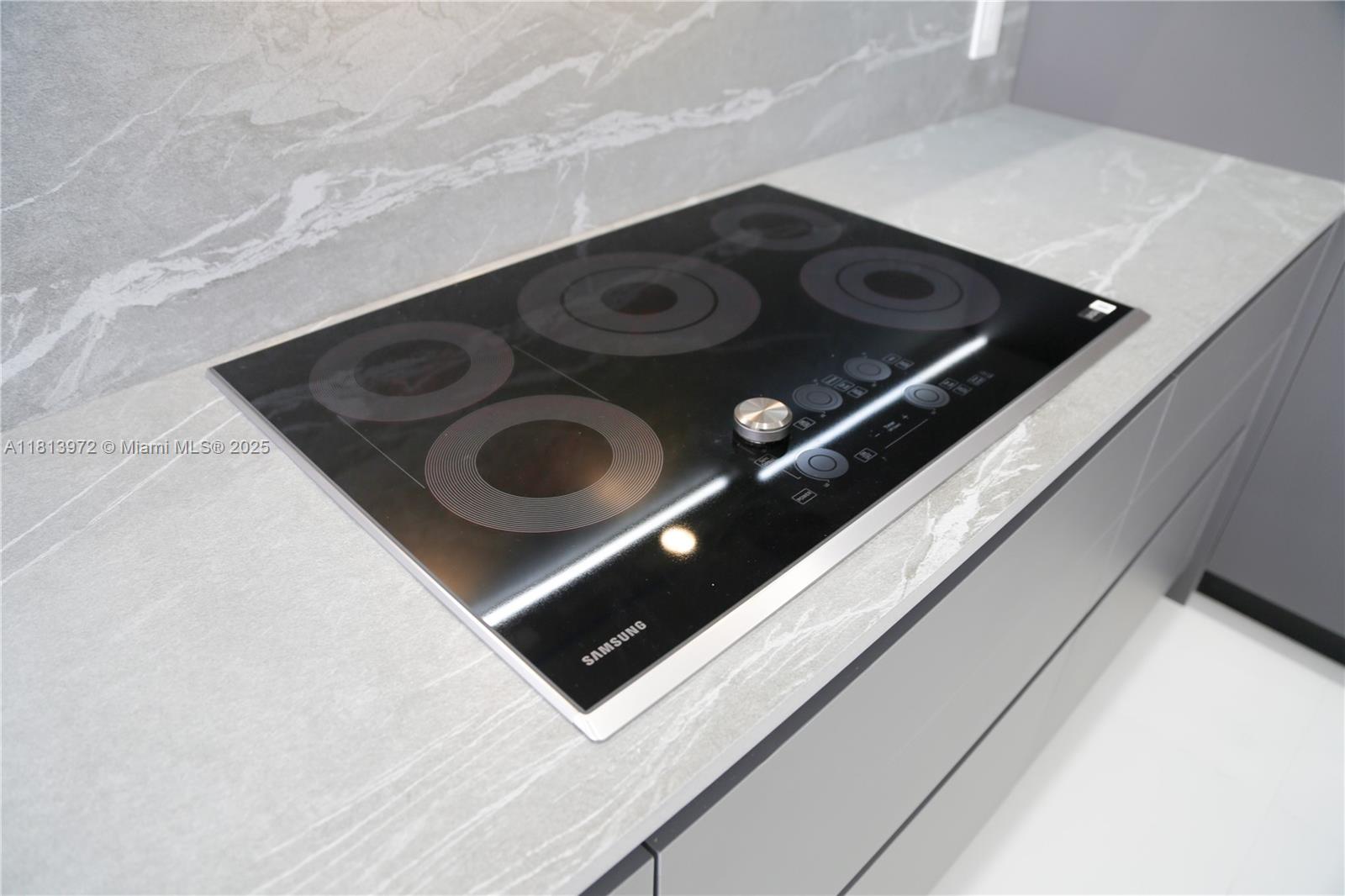 200 LESLIE CONDO - Residential