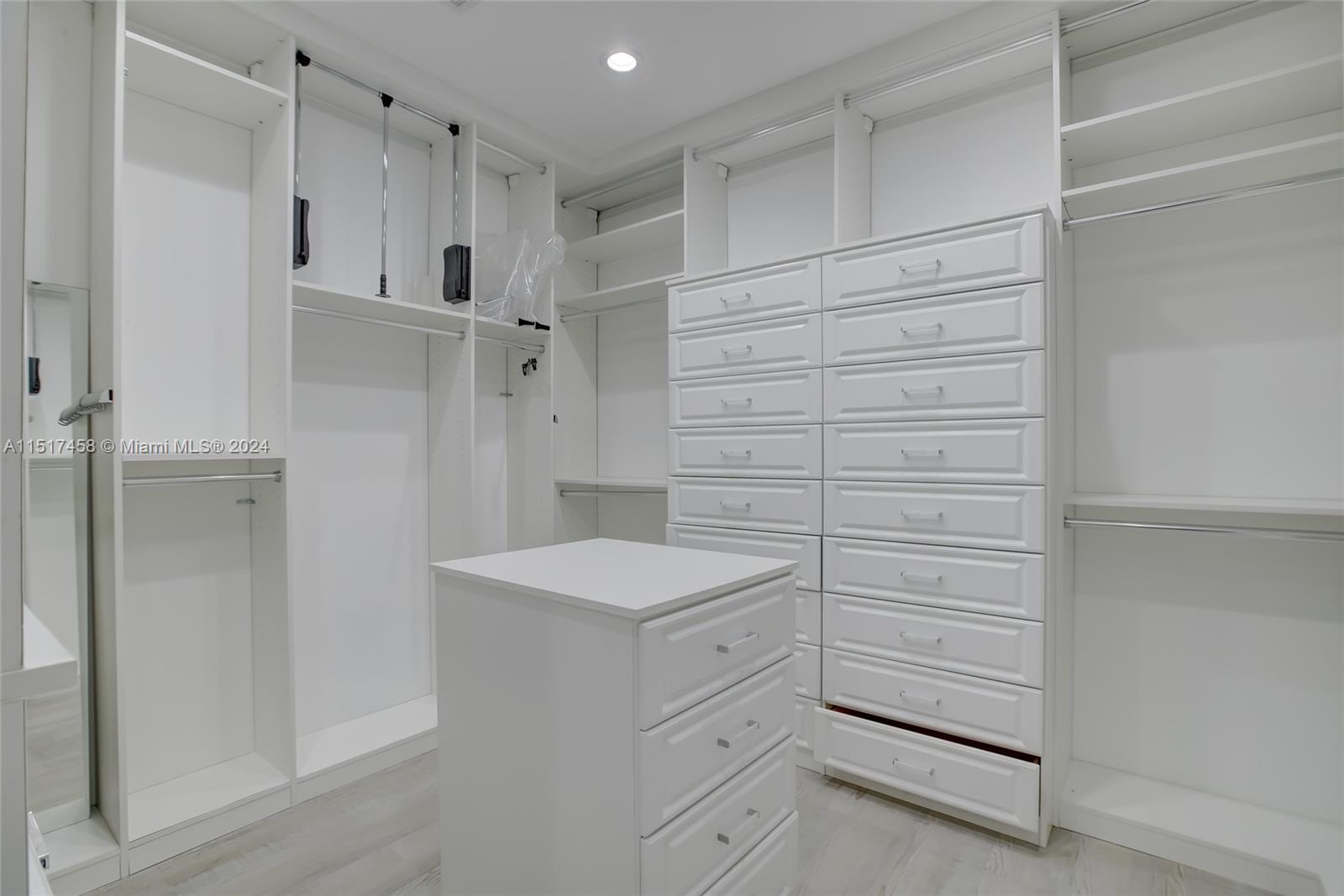 CORAL RIDGE COUNTRY CLUB - Residential