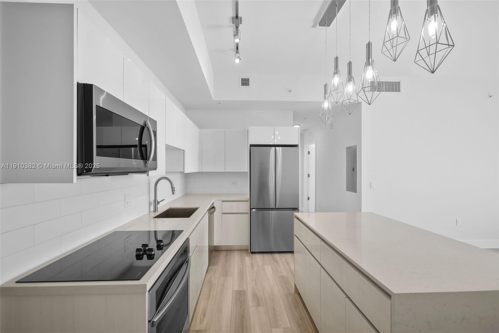 DIPLOMAT GOLF ESTATES - Residential