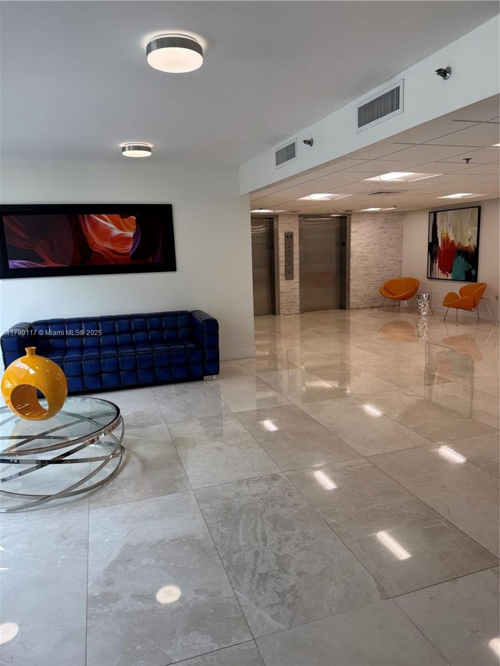 Photo of 919 Hillcrest Dr #504, Hollywood, FL 33021 (MLS # A11790117)