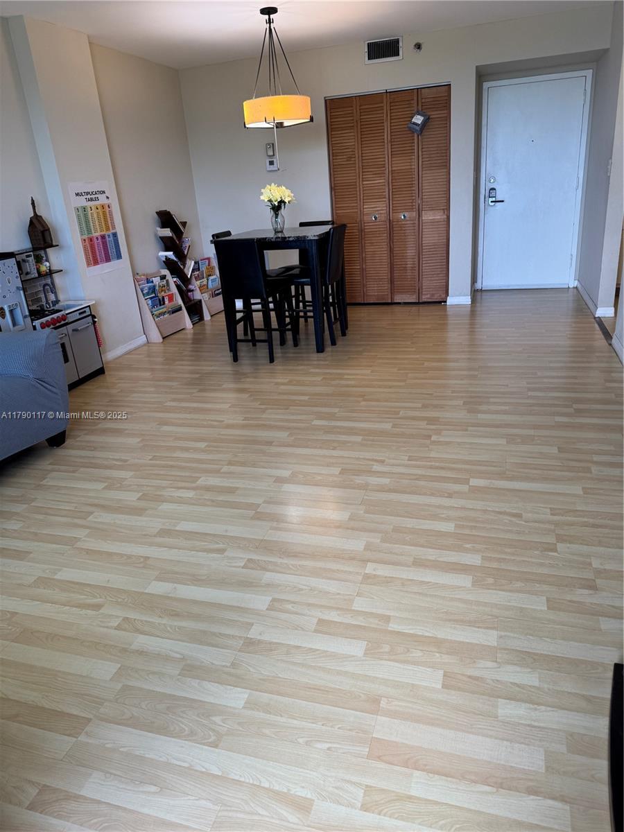 HILLCREST EAST NO 20 COND - Residential