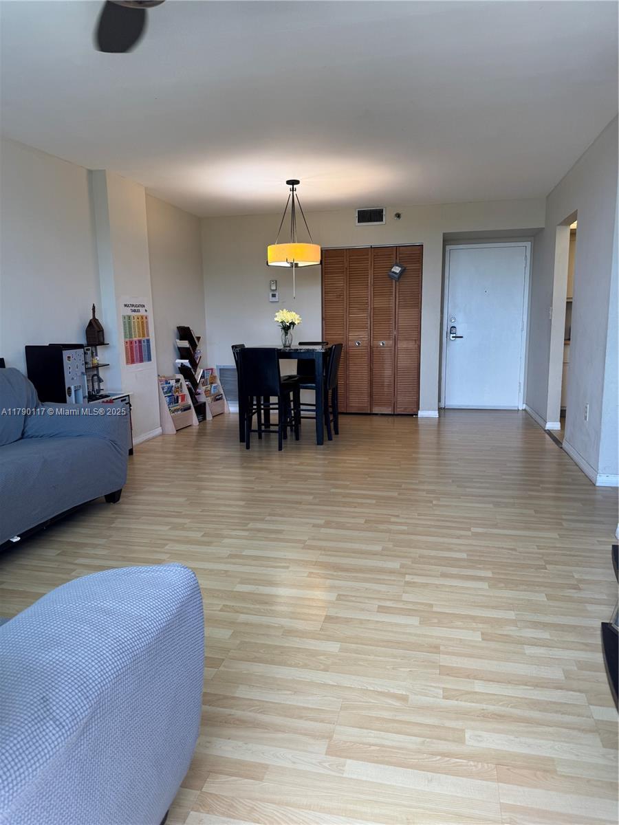HILLCREST EAST NO 20 COND - Residential