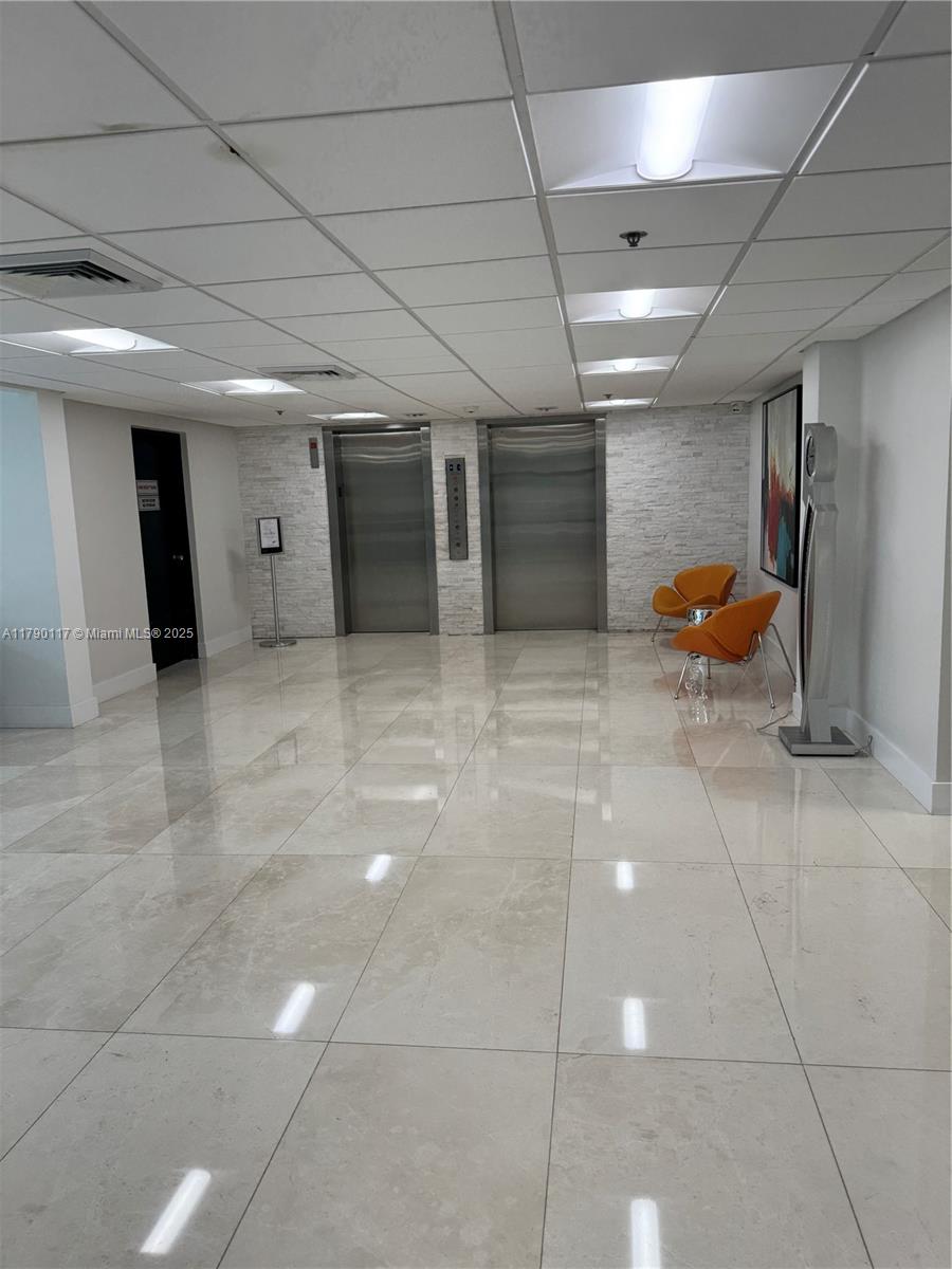 HILLCREST EAST NO 20 COND - Residential