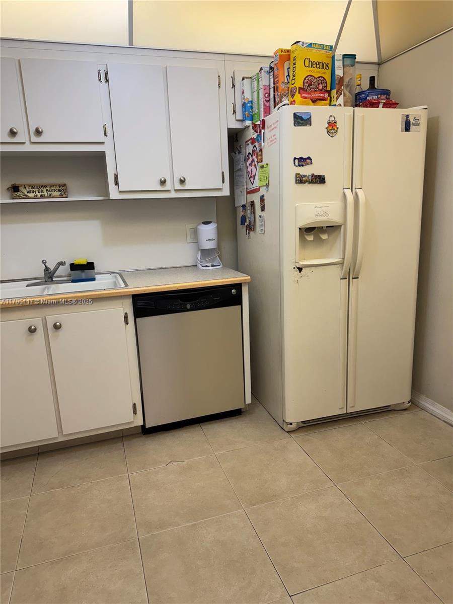 HILLCREST EAST NO 20 COND - Residential