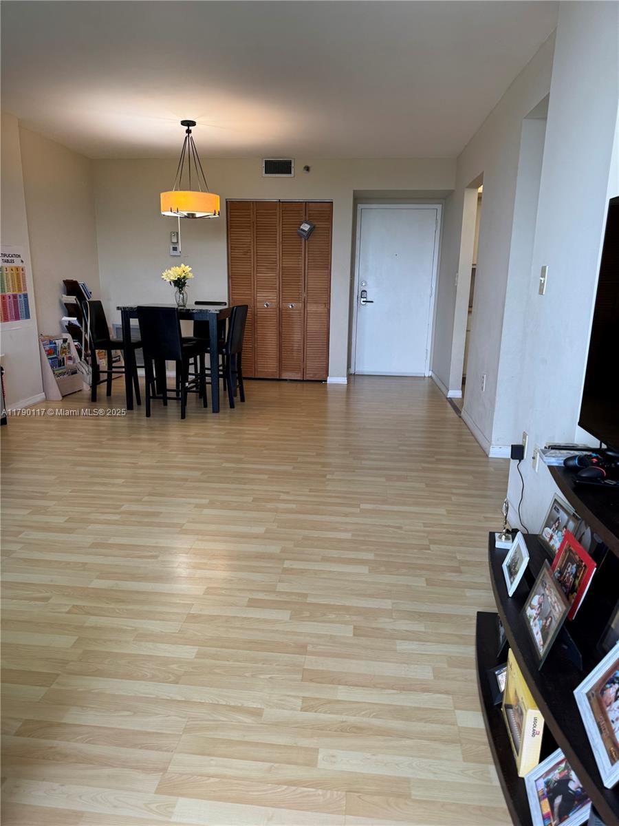 HILLCREST EAST NO 20 COND - Residential