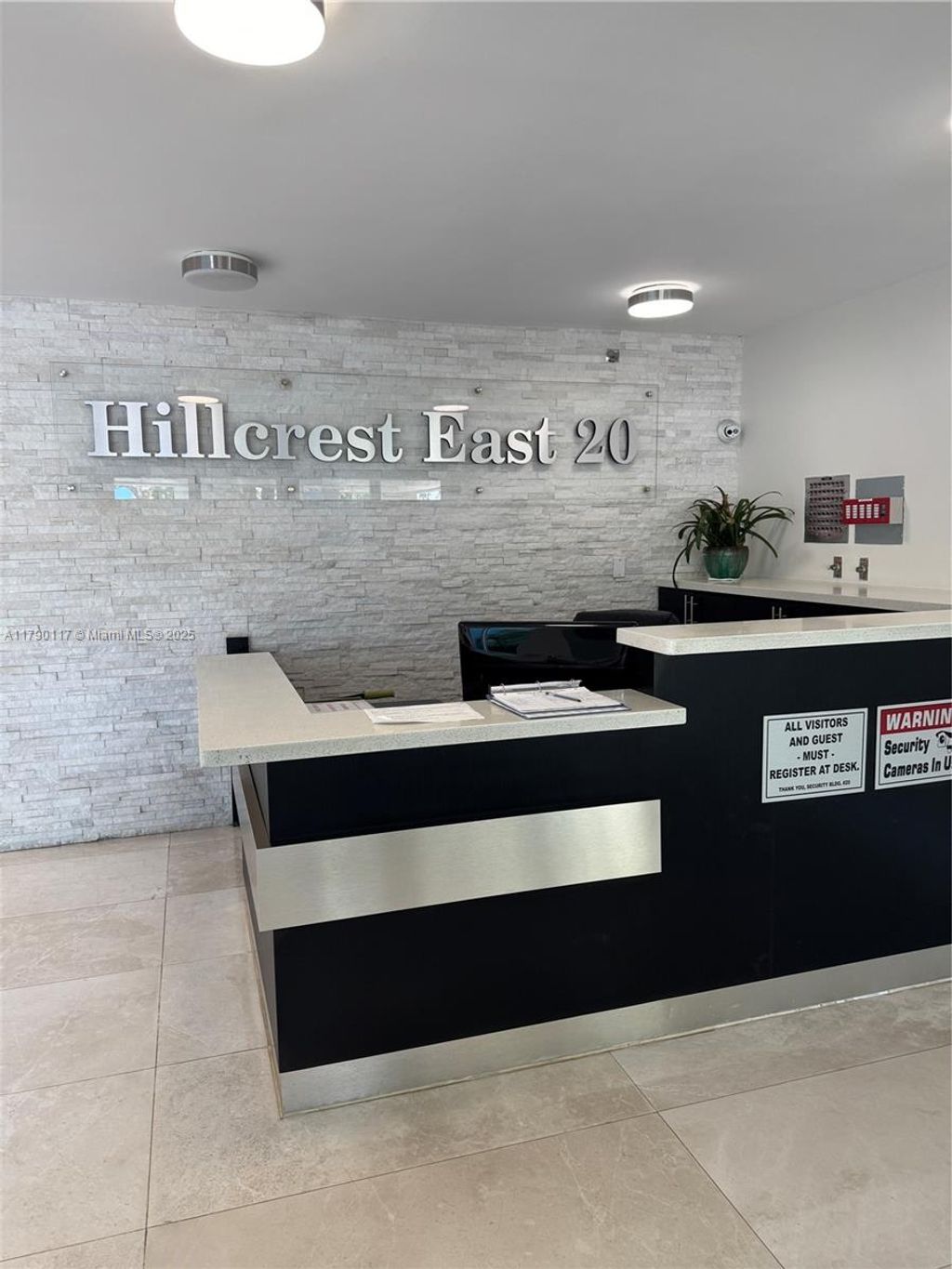 Photo of 919 Hillcrest Dr #504, Hollywood, FL 33021 (MLS # A11790117)