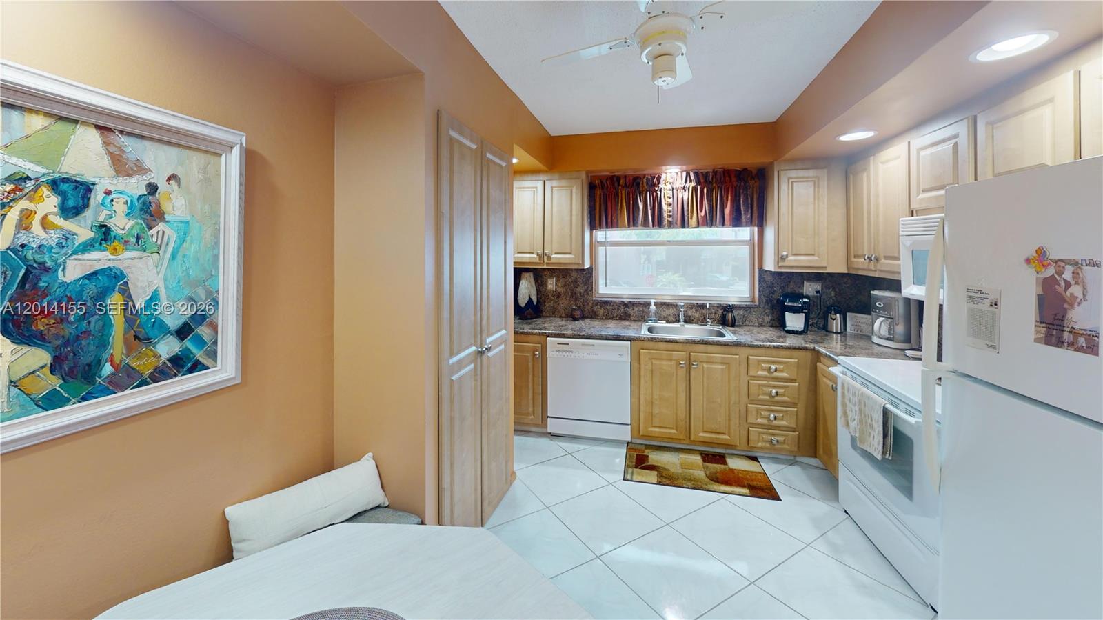 9541 Sunrise Lakes Blvd 204
