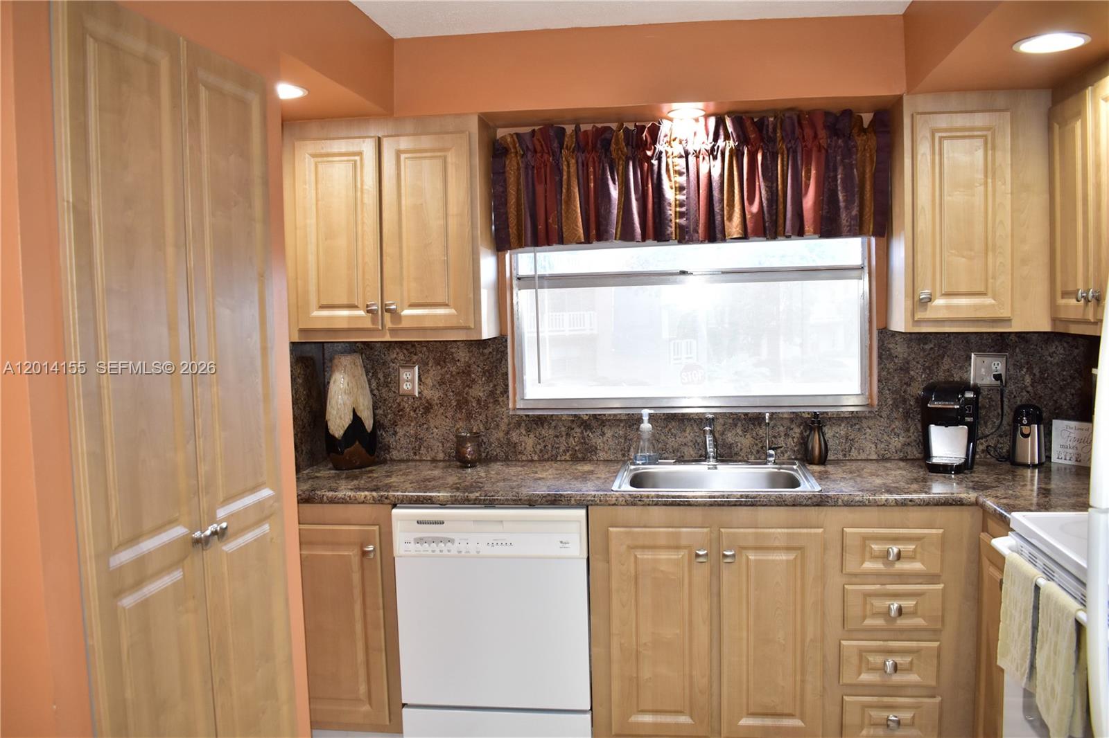 SUNRISE LAKES 130 CONDO - Residential