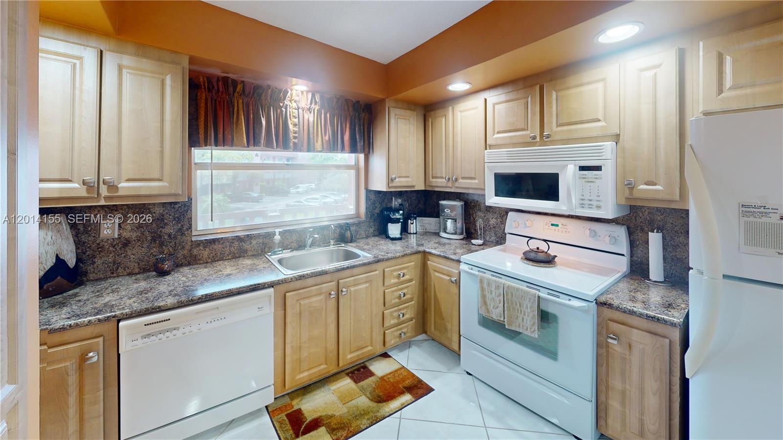 SUNRISE LAKES 130 CONDO - Residential