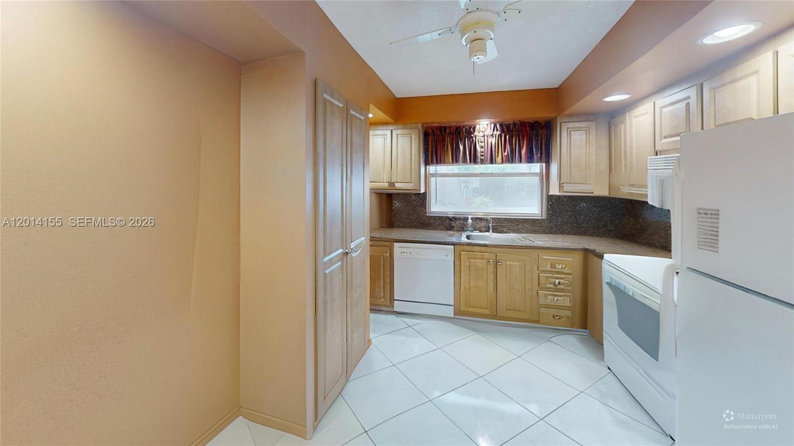 SUNRISE LAKES 130 CONDO - Residential