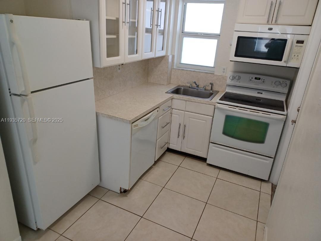 MONROE OF HOLLYWOOD CONDO - Residential