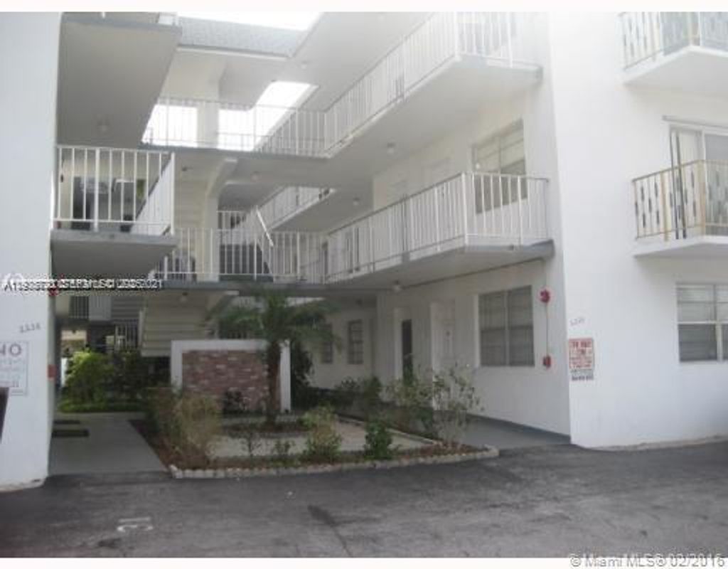 Photo of Hollywood, FL 33020 (MLS # A11935720)