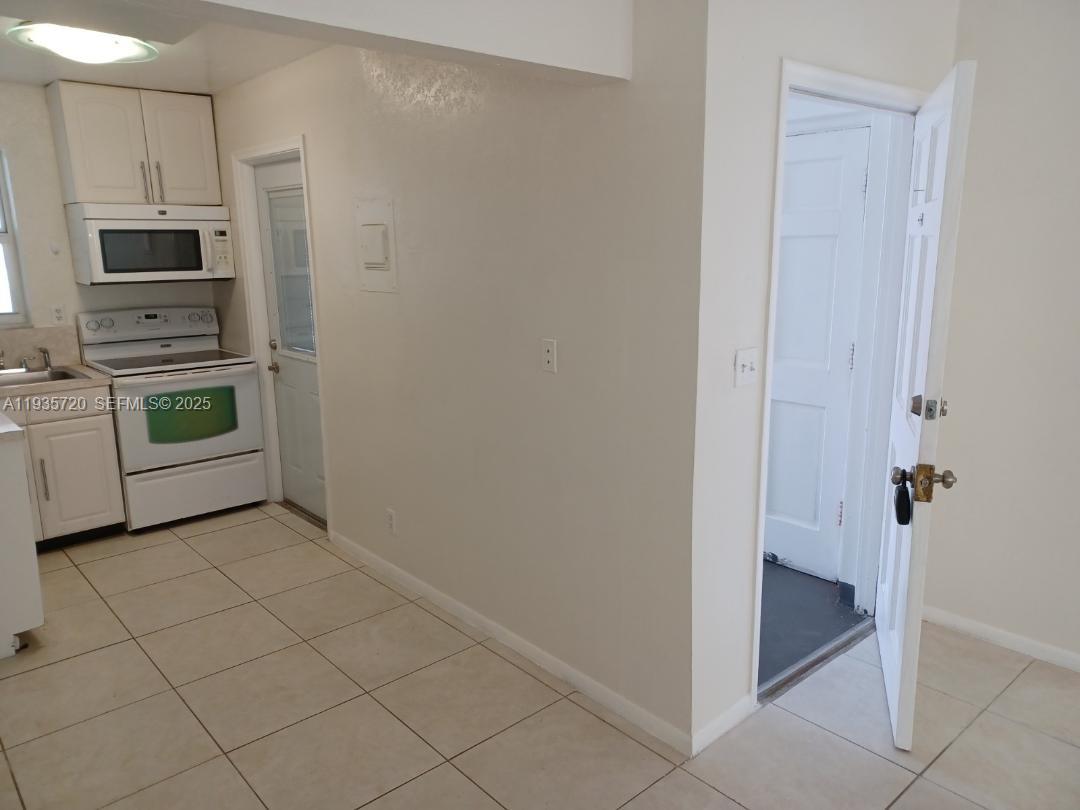 MONROE OF HOLLYWOOD CONDO - Residential