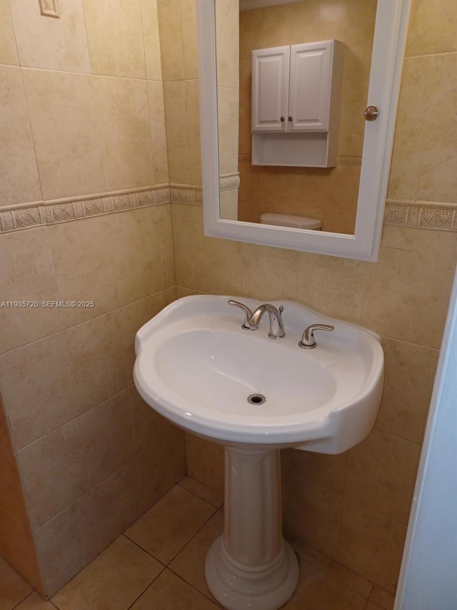 MONROE OF HOLLYWOOD CONDO - Residential