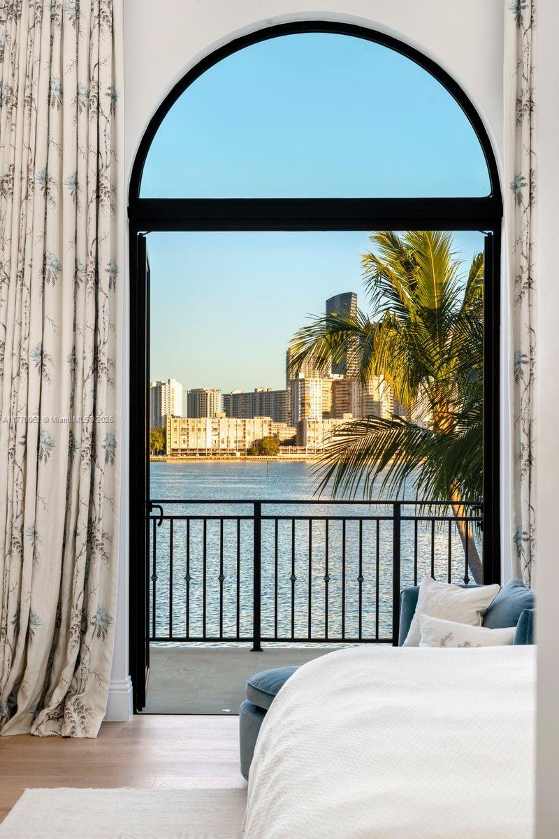 ISLAND ESTATES - Residential