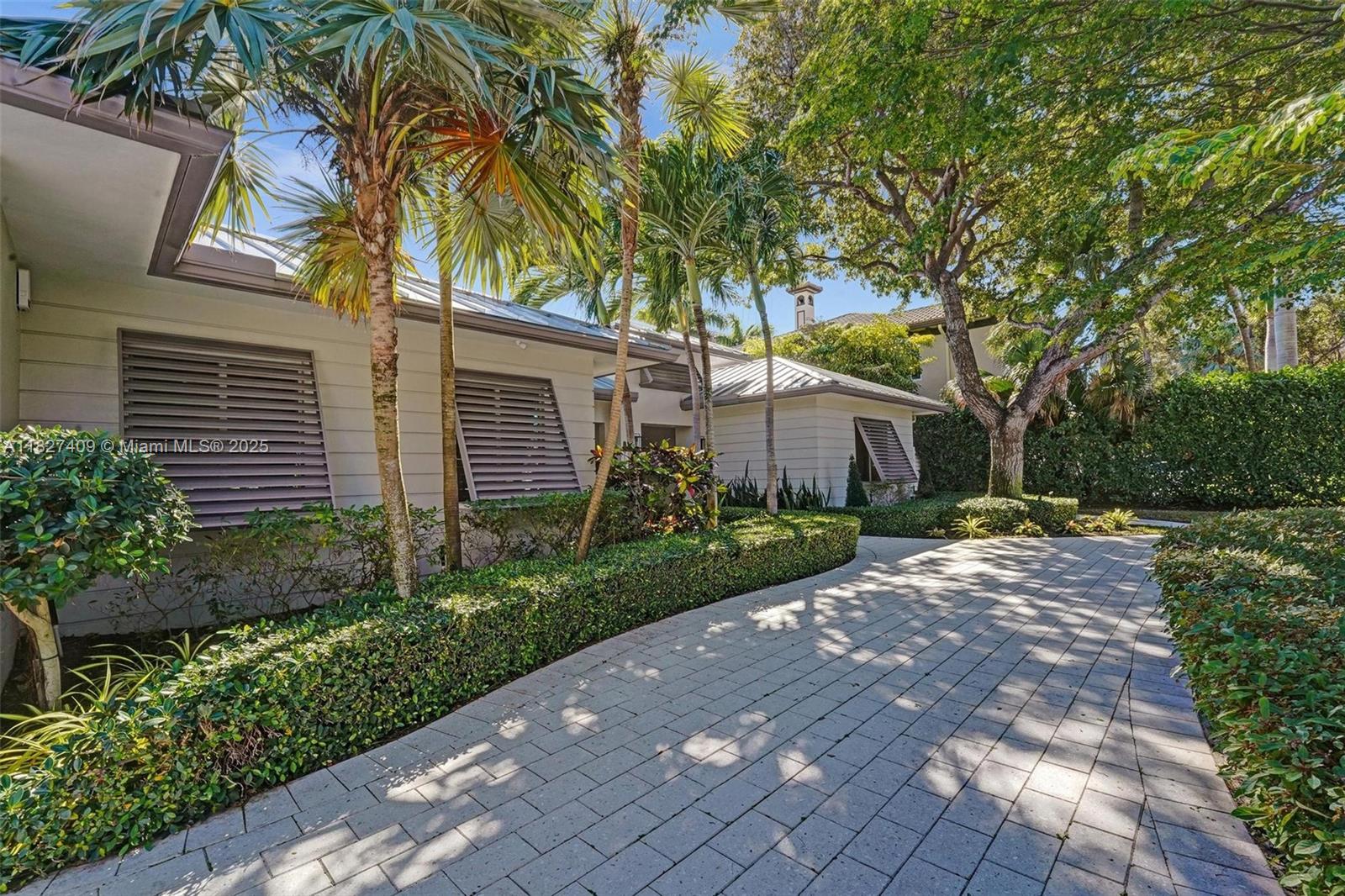 1206 E Lake Dr