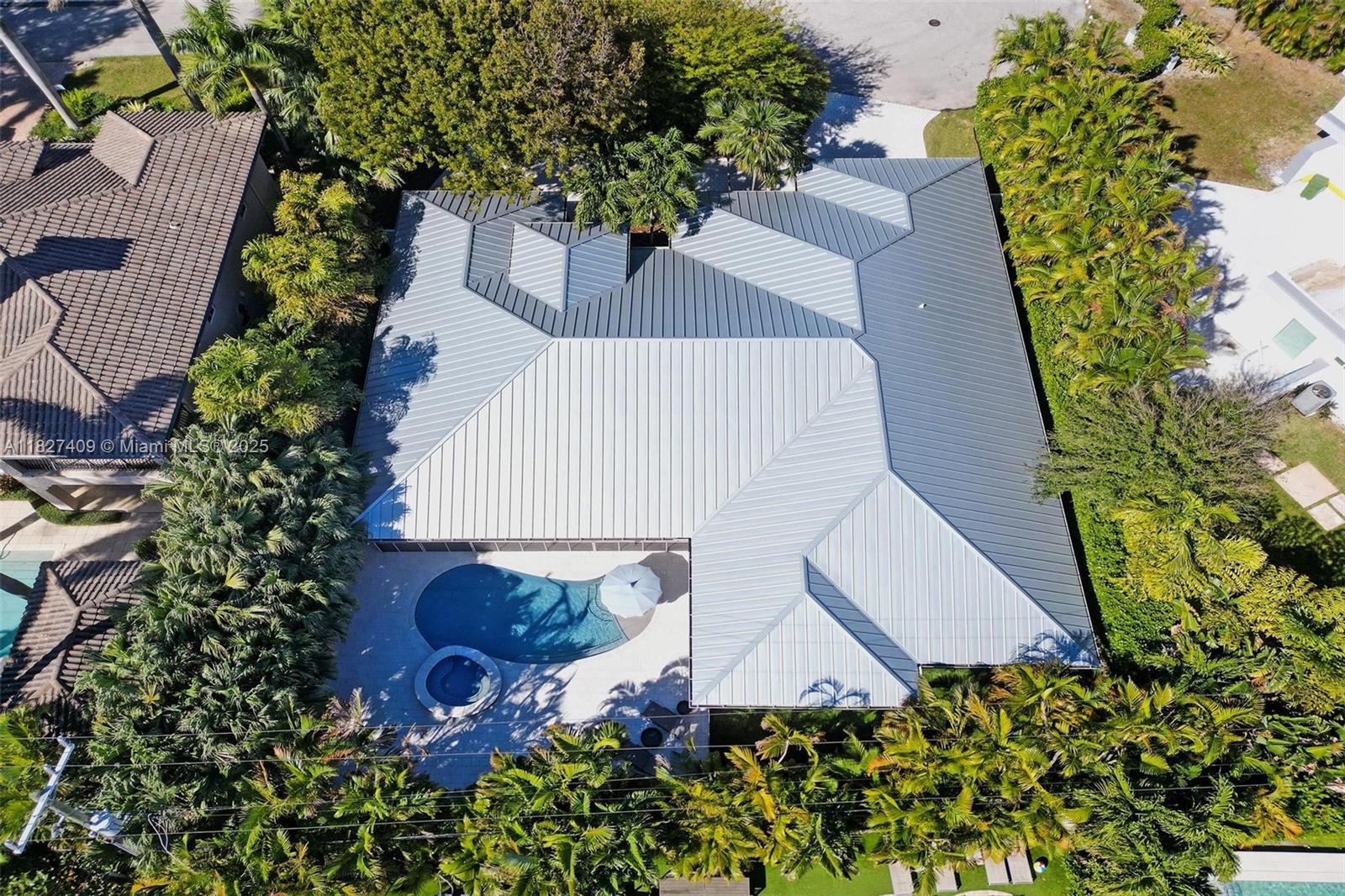 1206 E Lake Dr