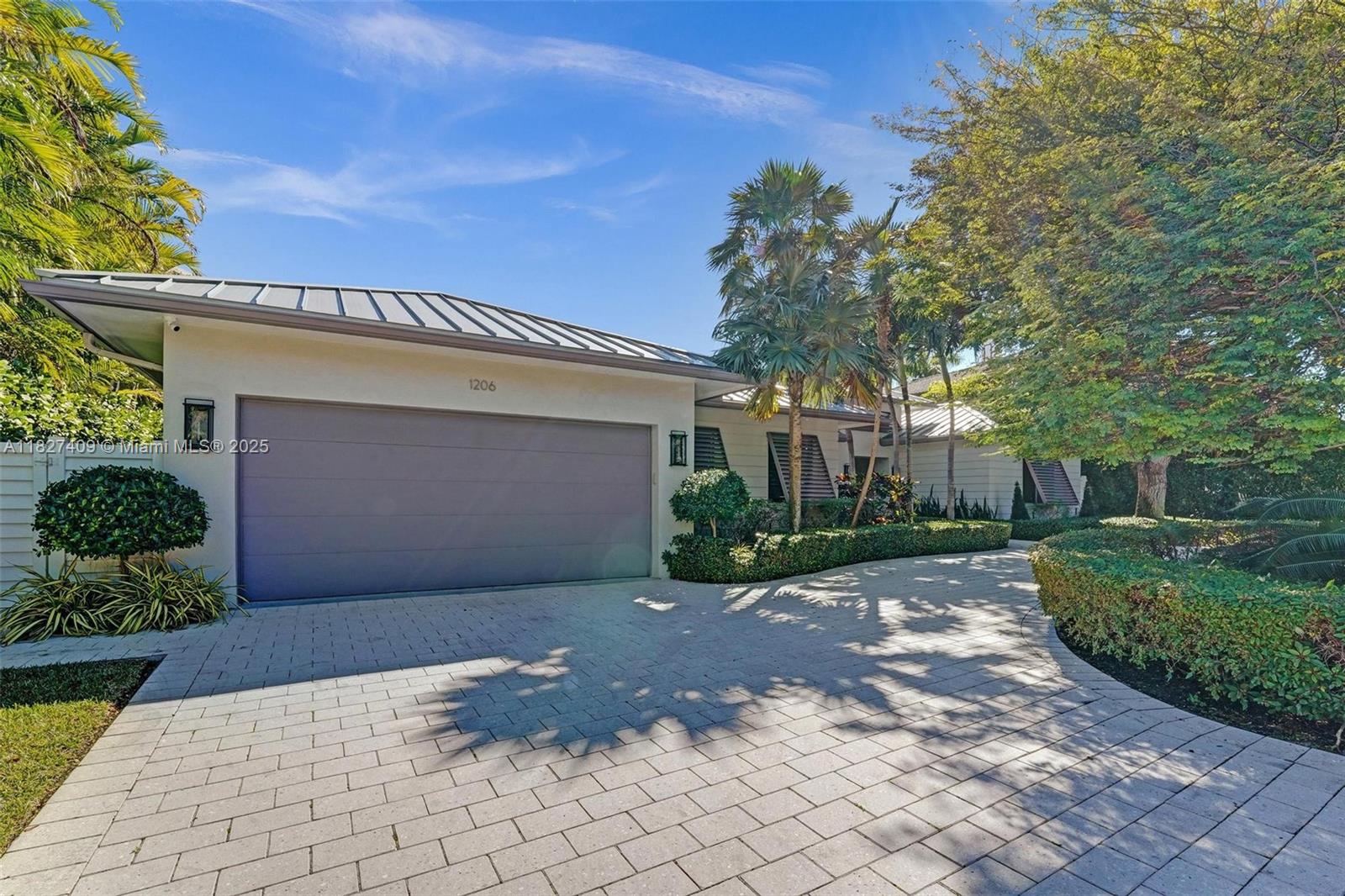 1206 E Lake Dr