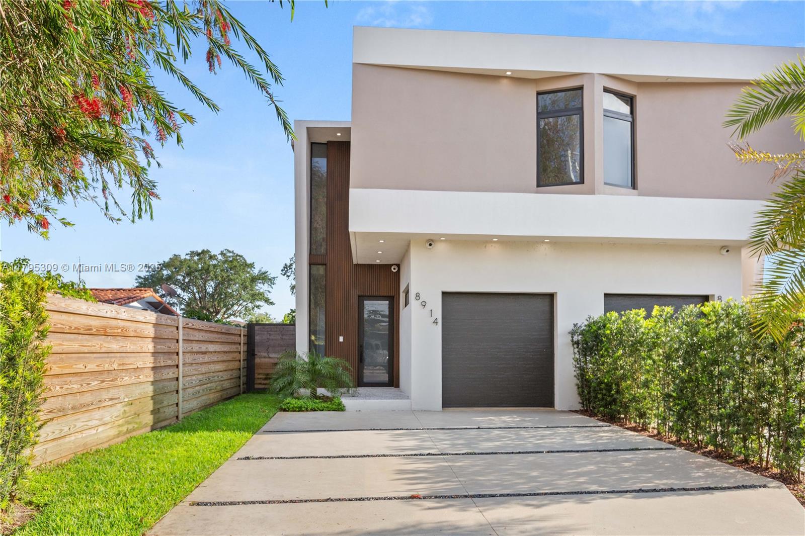 8914 Sw 25th St 8914, Miami, Broward County, Florida - 3 Bedrooms  
3 Bathrooms - 