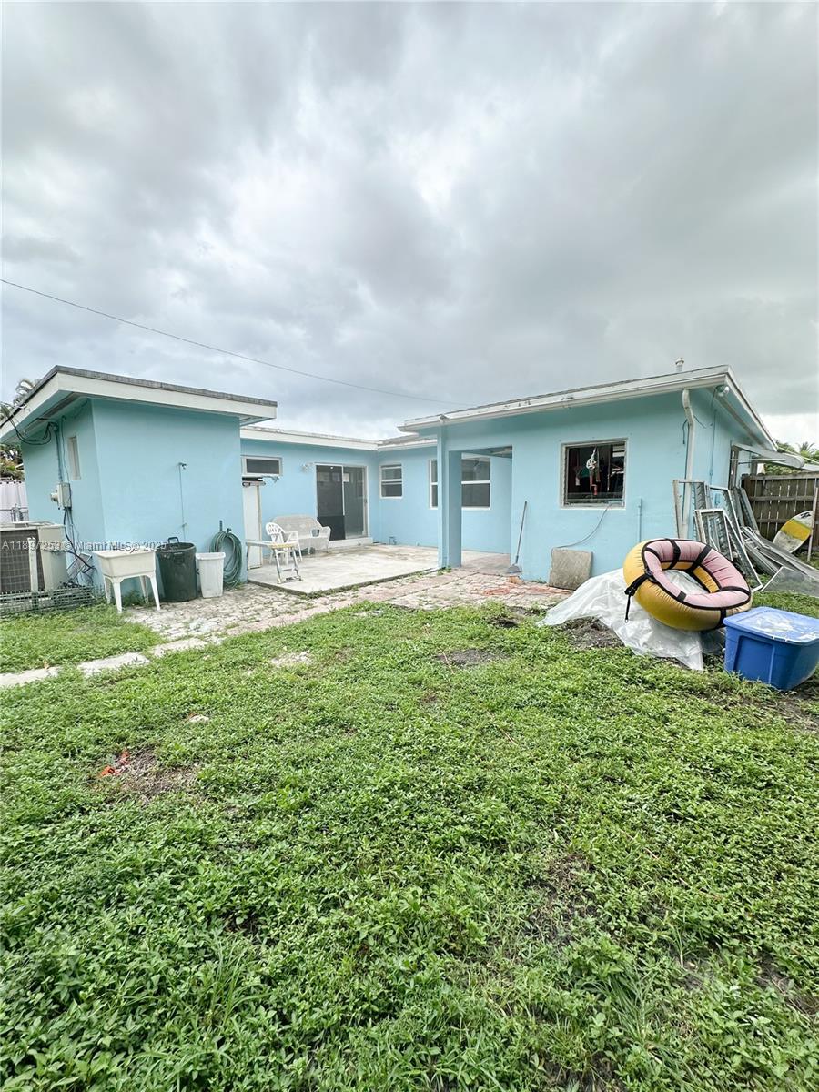 ST JAMES PARK DELMAR - Residential Lease