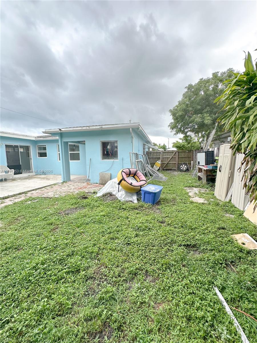 ST JAMES PARK DELMAR - Residential Lease