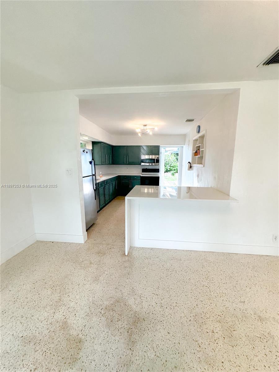 ST JAMES PARK DELMAR - Residential Lease