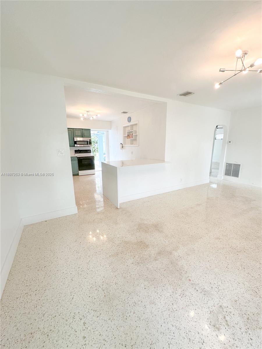 ST JAMES PARK DELMAR - Residential Lease