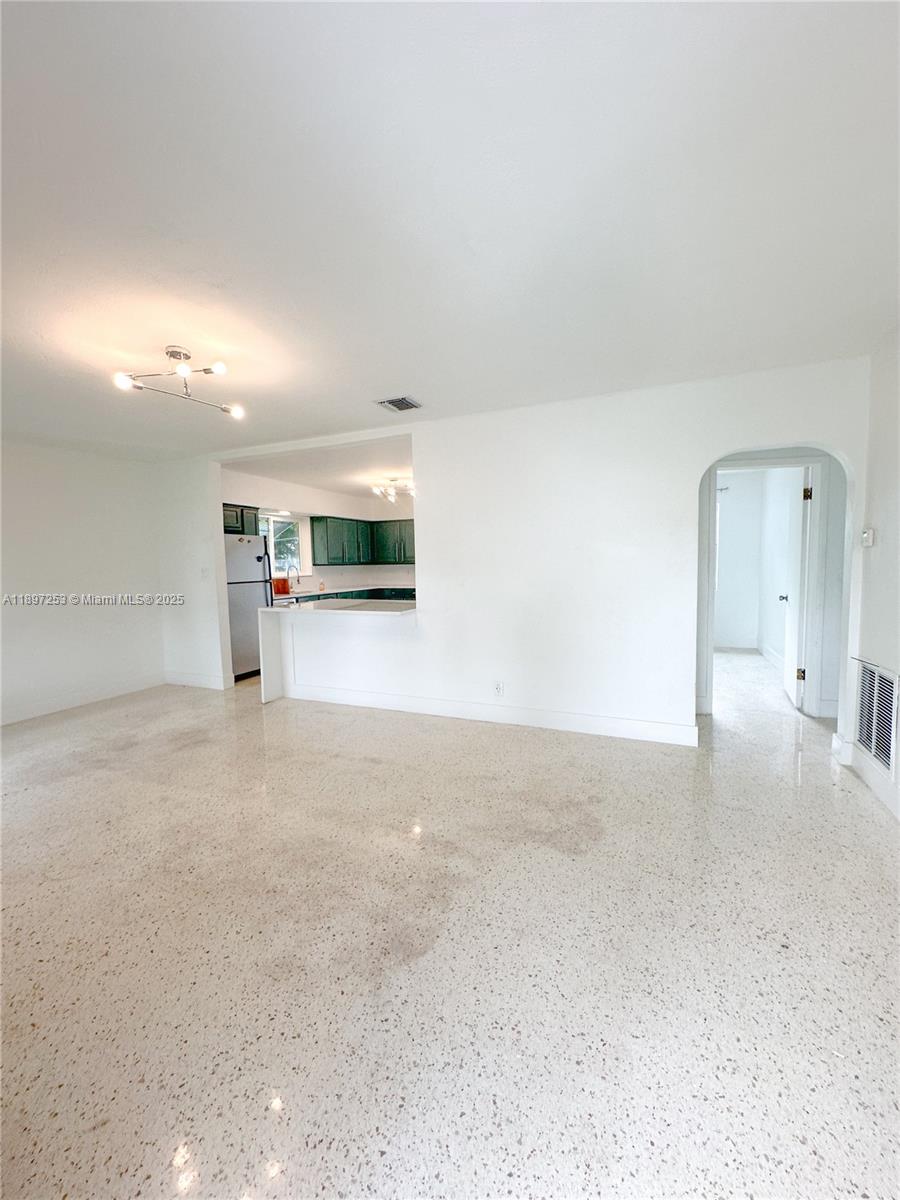 ST JAMES PARK DELMAR - Residential Lease