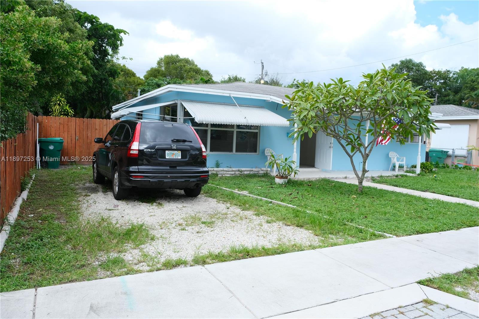 ST JAMES PARK DELMAR - Residential Lease