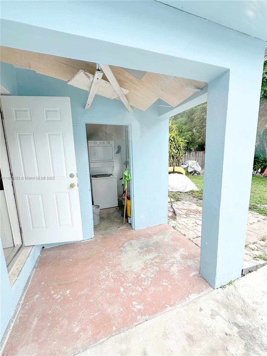 ST JAMES PARK DELMAR - Residential Lease