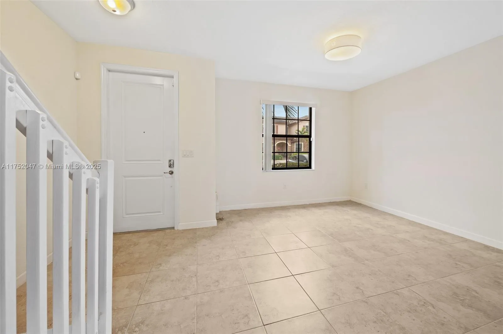 Miami, Florida 33196, United States, 2 Bedrooms Bedrooms, ,3 BathroomsBathrooms,Residential,Pending,83265