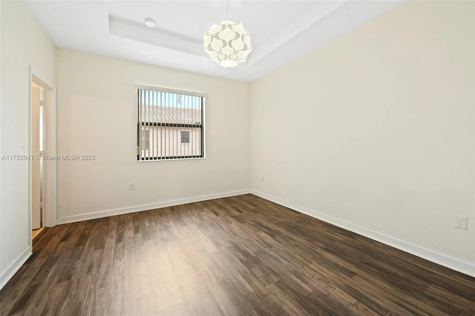 Miami, Florida 33196, United States, 2 Bedrooms Bedrooms, ,3 BathroomsBathrooms,Residential,Pending,83265