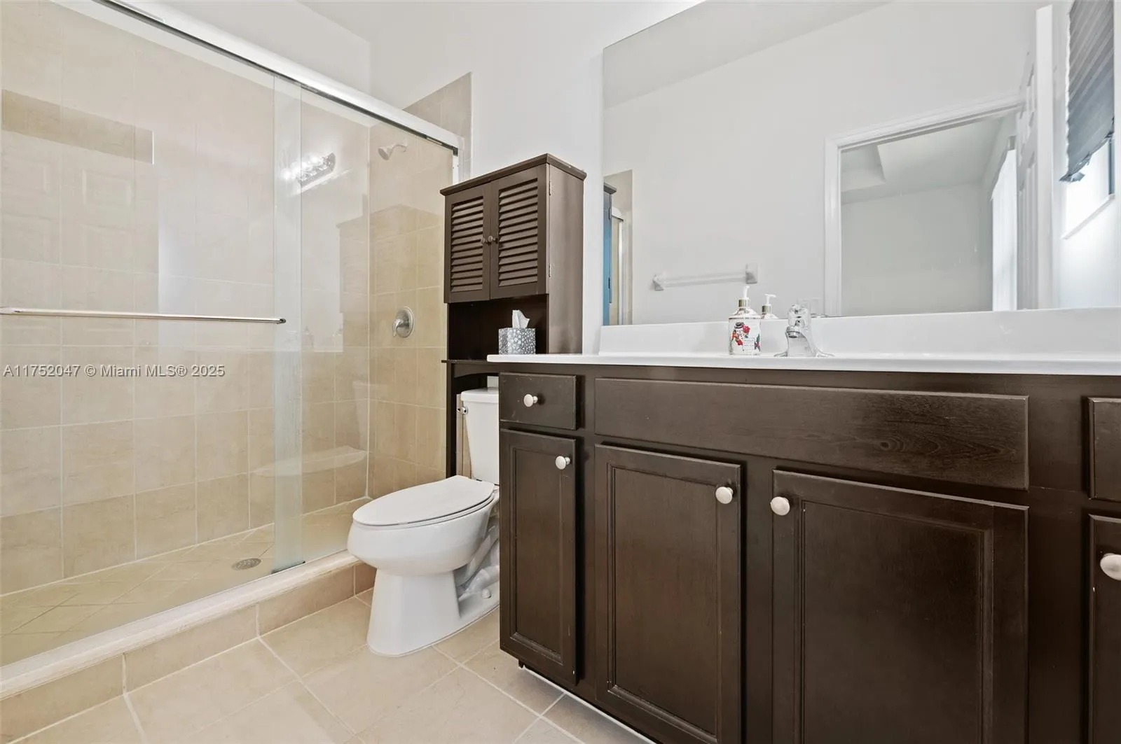 Miami, Florida 33196, United States, 2 Bedrooms Bedrooms, ,3 BathroomsBathrooms,Residential,Pending,83265