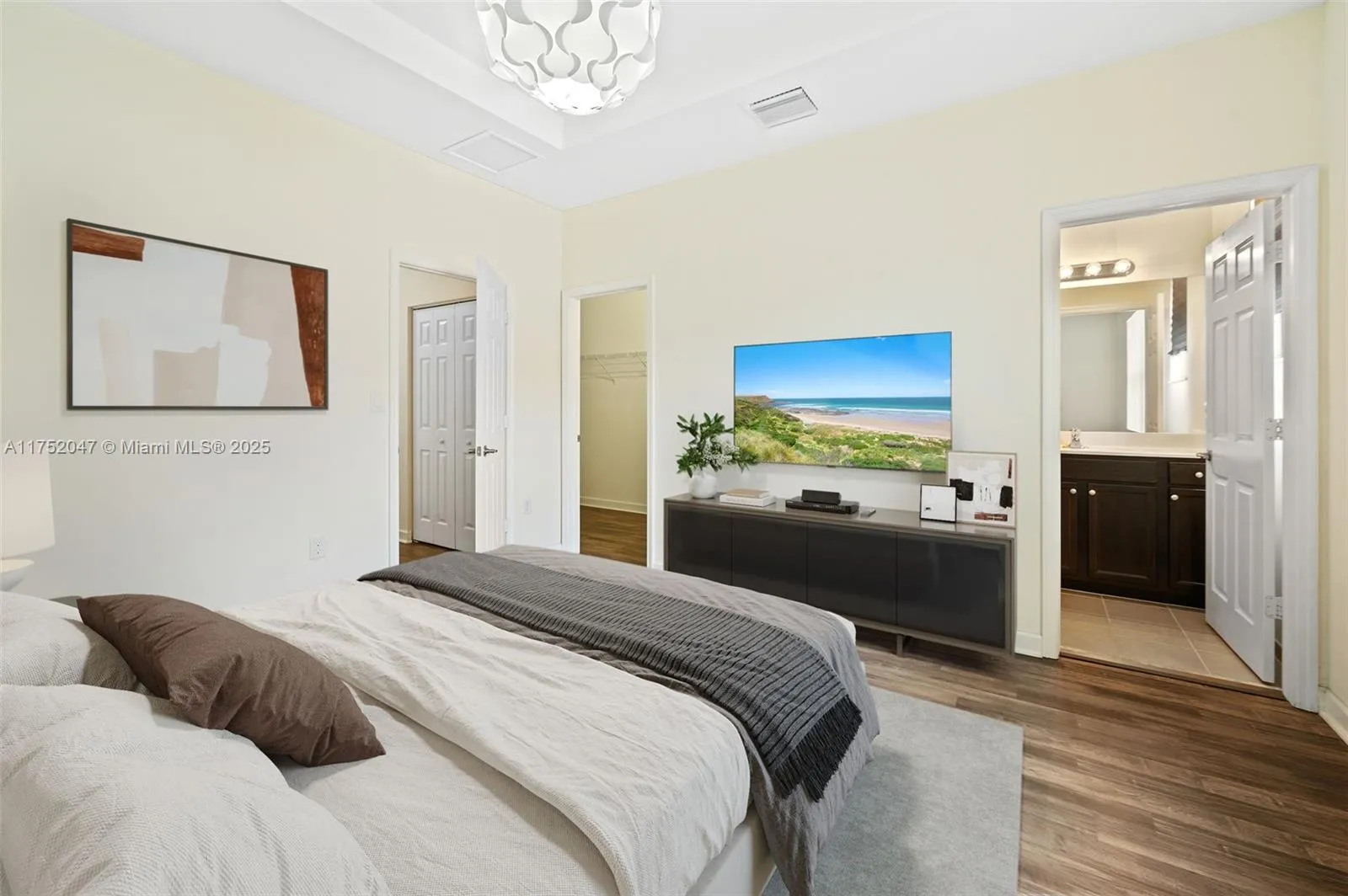 Miami, Florida 33196, United States, 2 Bedrooms Bedrooms, ,3 BathroomsBathrooms,Residential,Pending,83265