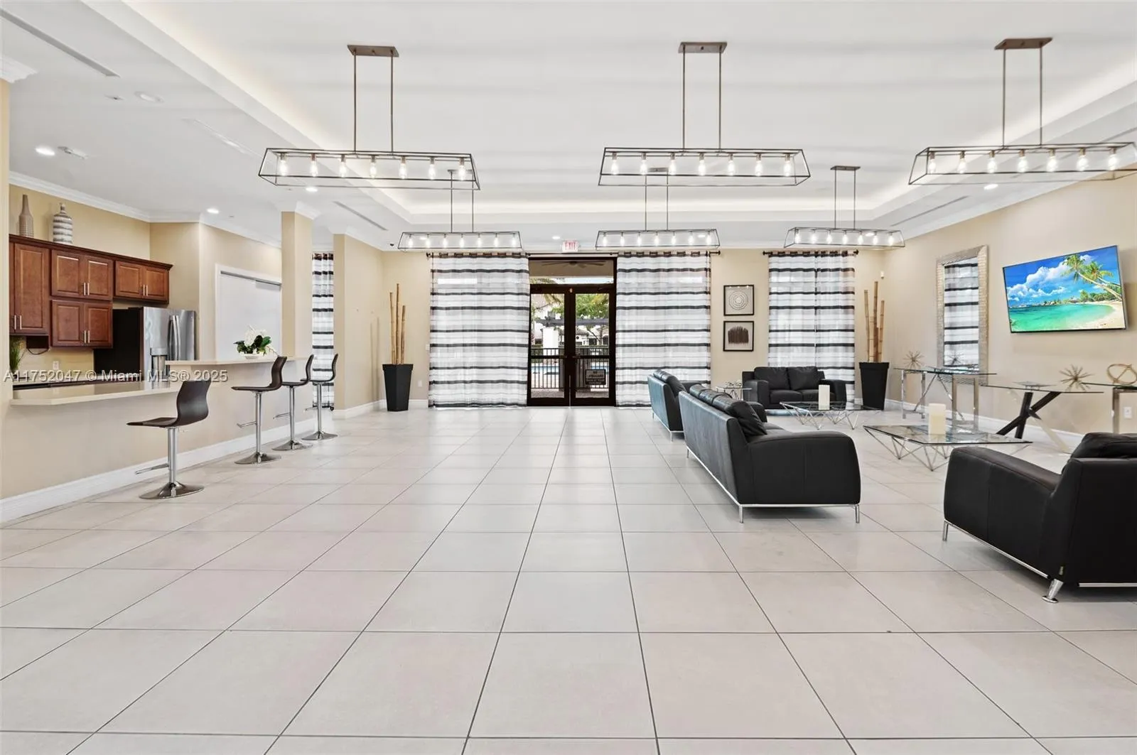 Miami, Florida 33196, United States, 2 Bedrooms Bedrooms, ,3 BathroomsBathrooms,Residential,Pending,83265