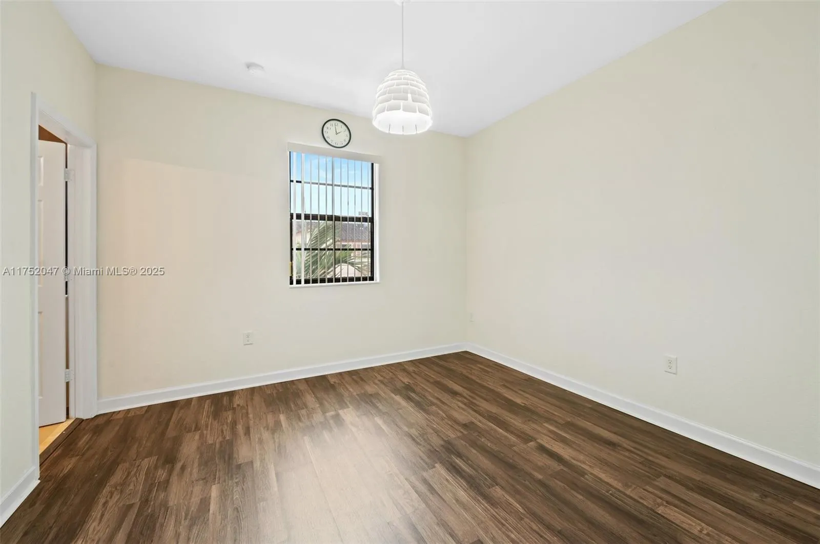 Miami, Florida 33196, United States, 2 Bedrooms Bedrooms, ,3 BathroomsBathrooms,Residential,Pending,83265